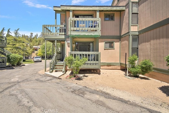 760 Blue Jay Rd Unit 10, Big Bear Lake, CA 92315 - view of front of property with a balcony and a porch