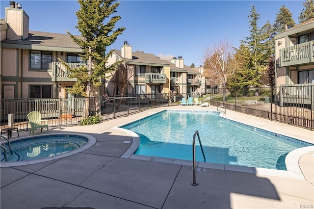 760 Blue Jay Rd Unit 10, Big Bear Lake, CA 92315 - community pool featuring a residential view, a hot tub, and a patio area