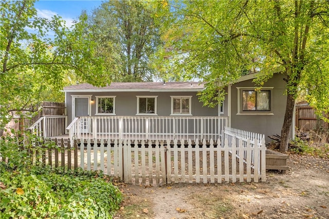 single story home featuring a wooden deck