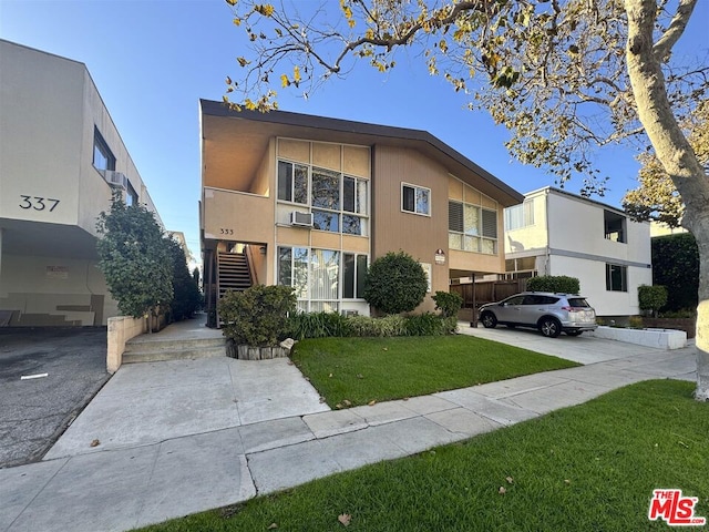 contemporary house featuring a front lawn