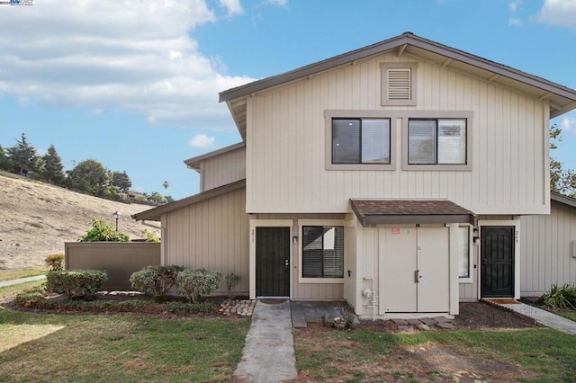 view of front of property with a front lawn