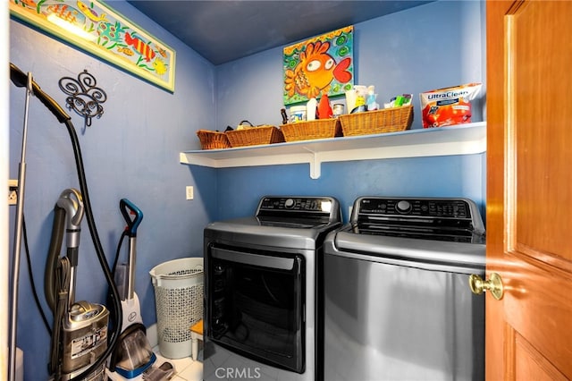 laundry area with tile patterned floors and washing machine and clothes dryer