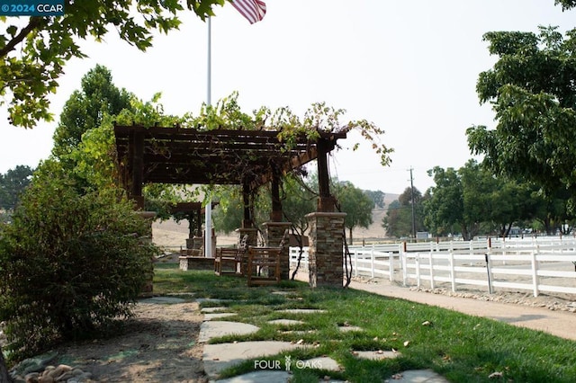 view of yard featuring a pergola