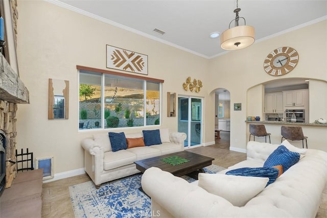 45600 La Cruz Dr, Temecula, CA 92590 - living room featuring arched walkways and crown molding