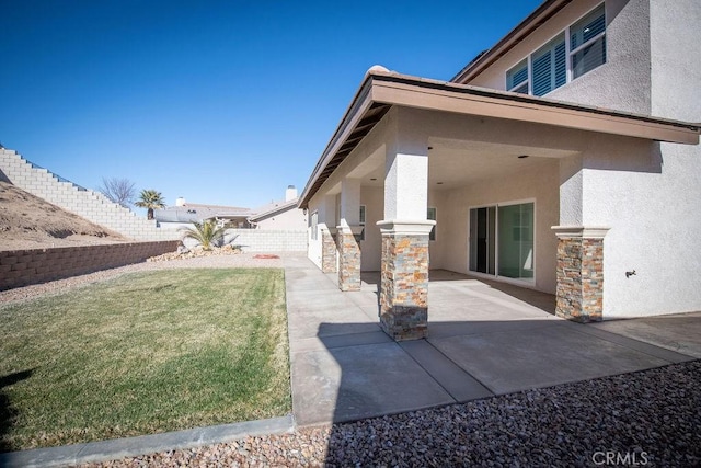 view of yard with a patio area