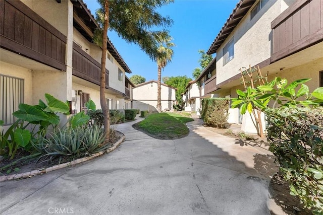 surrounding community featuring a residential view