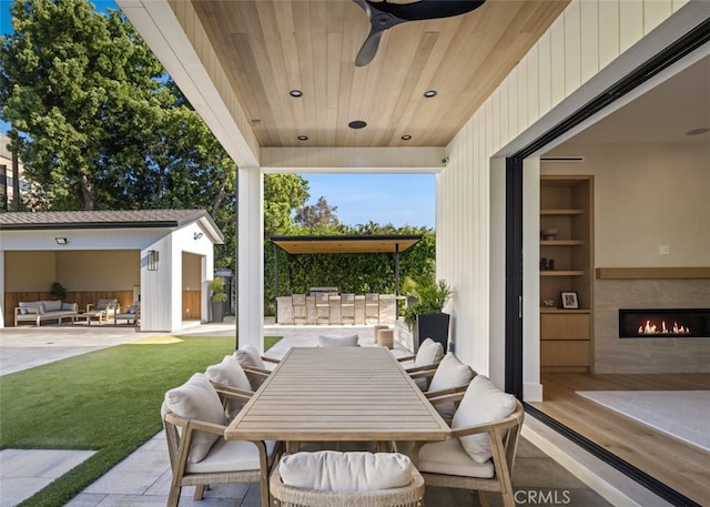 view of patio featuring ceiling fan