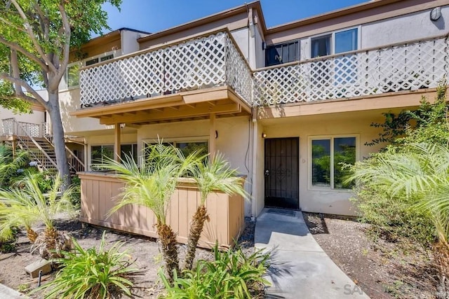 entrance to property featuring a balcony