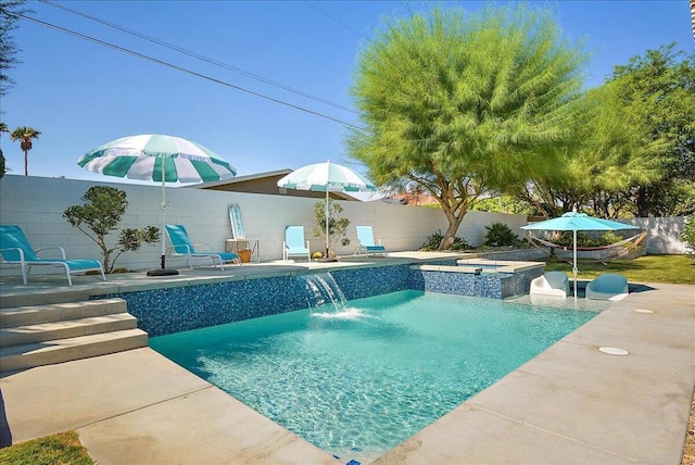 view of pool with an in ground hot tub, a patio, and pool water feature