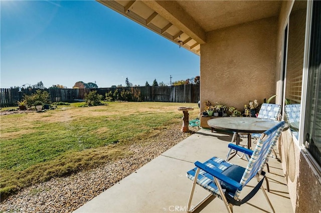 view of yard with a patio area