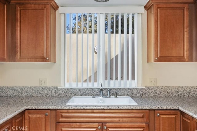 bathroom featuring sink