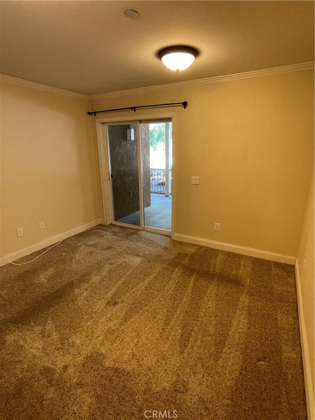 unfurnished room featuring crown molding and carpet