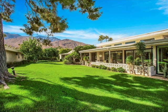 view of yard with a mountain view