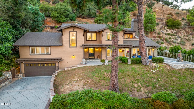 view of front of property featuring a front yard and a garage