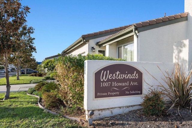 view of community / neighborhood sign