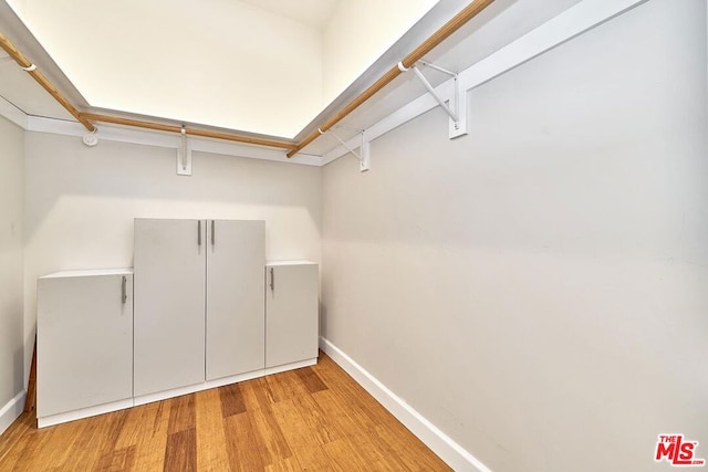 walk in closet with light wood-type flooring