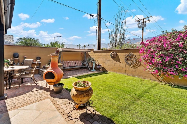 view of yard with a patio area