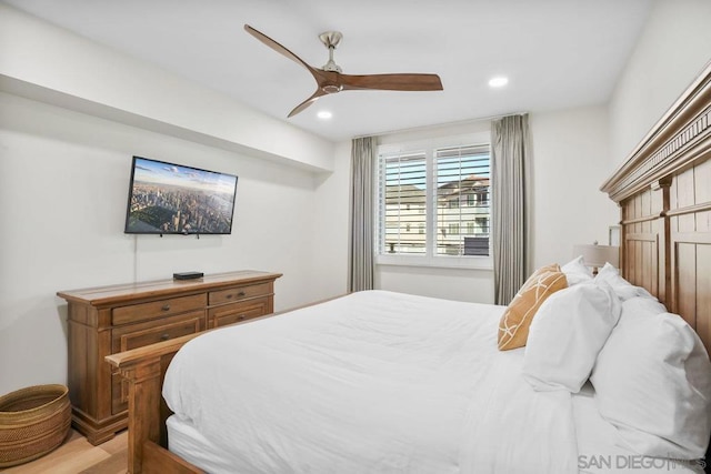 bedroom with ceiling fan