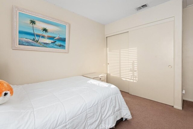 bedroom with carpet flooring and a closet