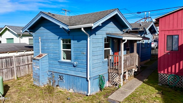 view of side of property featuring a yard