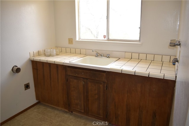 bathroom featuring sink