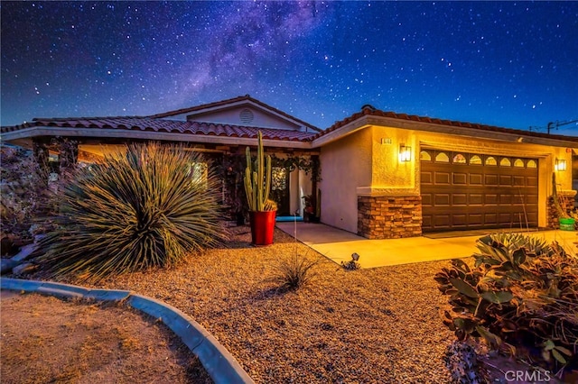 view of front of property featuring a garage