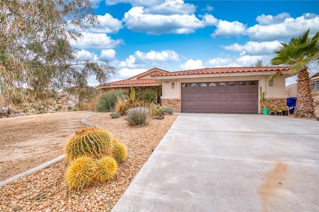 view of front facade featuring a garage