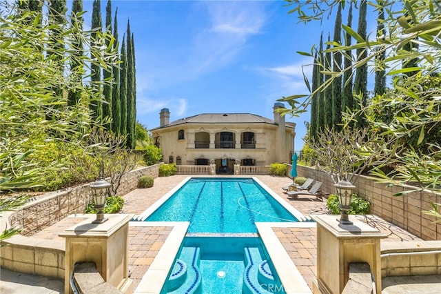 view of swimming pool with an in ground hot tub and a patio area