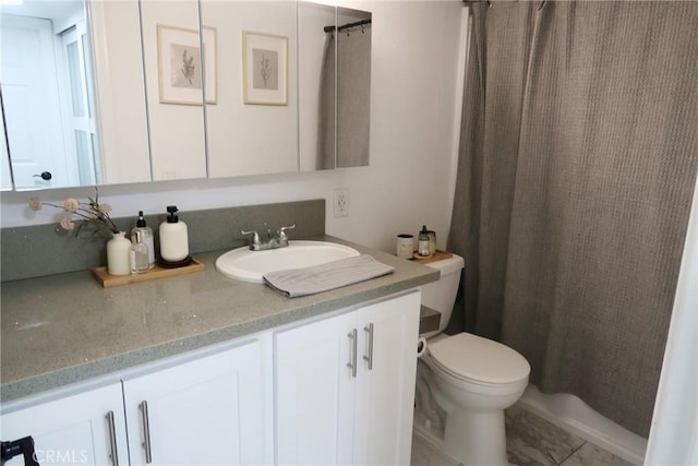 bathroom featuring curtained shower, vanity, and toilet