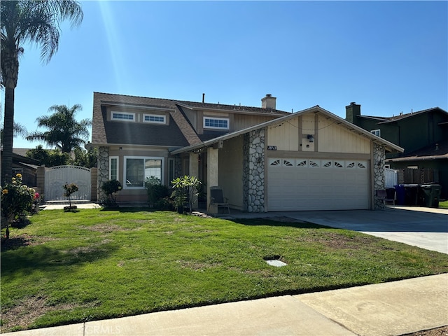 view of front of property featuring a front yard and a garage