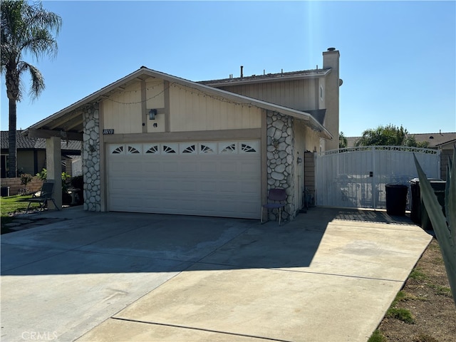 view of front facade featuring a garage