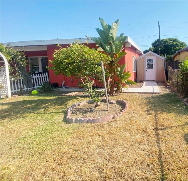 view of yard with a shed