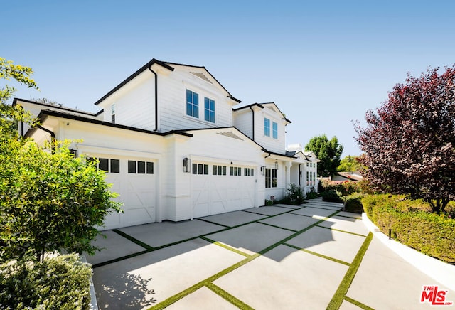 view of front facade featuring a garage