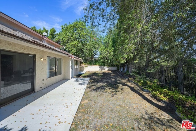 view of yard with a patio area