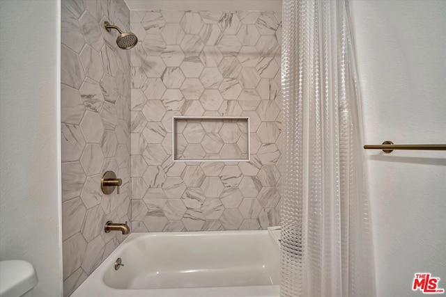 bathroom featuring shower / tub combo with curtain