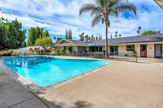 view of swimming pool featuring a patio