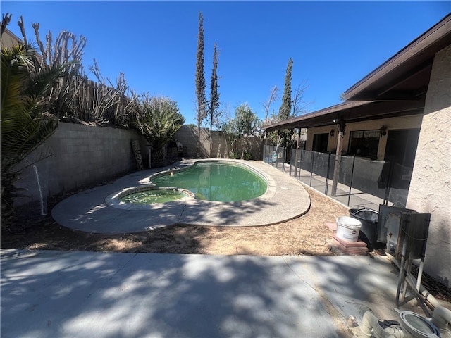 view of pool featuring an in ground hot tub and a patio area