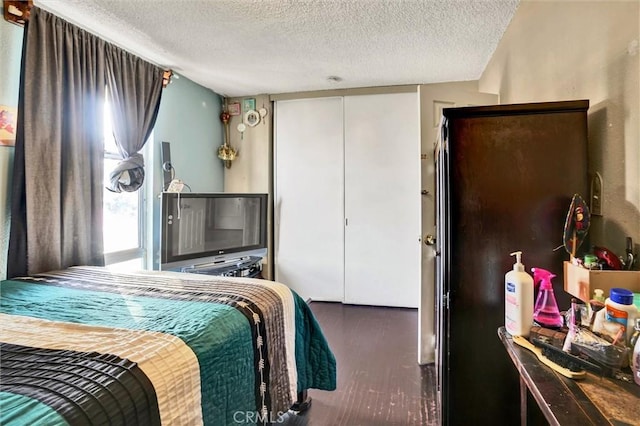 bedroom featuring a textured ceiling