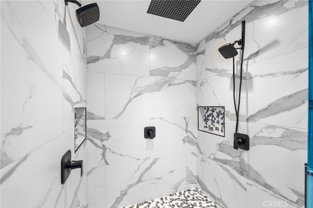 bathroom featuring a tile shower