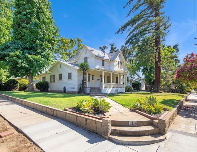 view of front of property featuring a porch and a front lawn