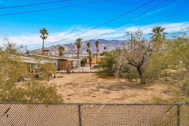 view of yard with a mountain view