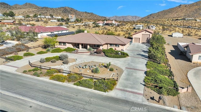 birds eye view of property featuring a mountain view