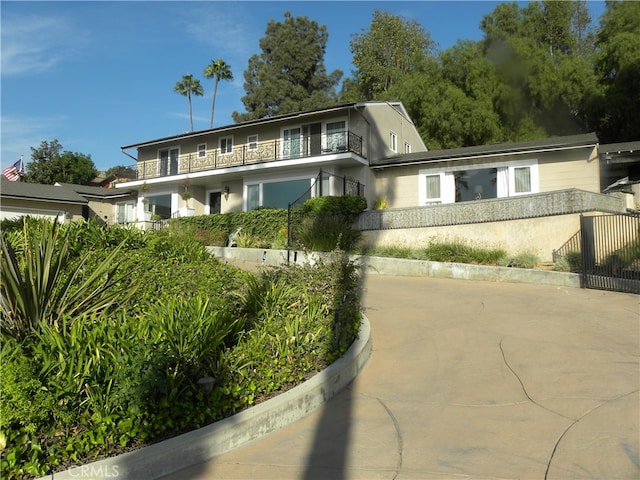 view of front of home featuring a balcony