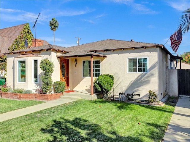 view of front of home featuring a front lawn