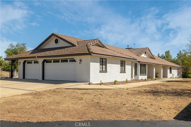 view of front of house featuring a garage