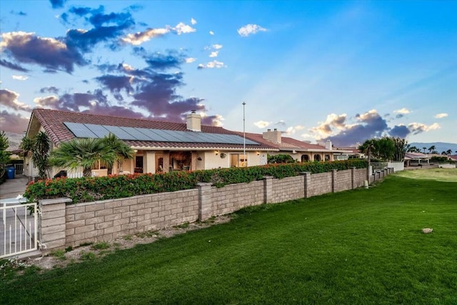 view of yard at dusk