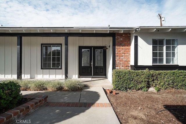 entrance to property with covered porch