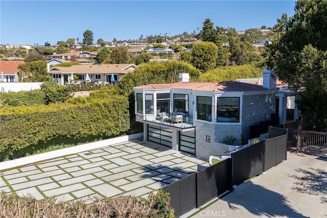 view of front of property featuring fence