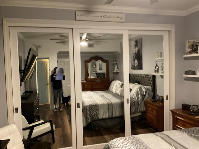 bedroom featuring dark hardwood / wood-style flooring, ceiling fan, and crown molding