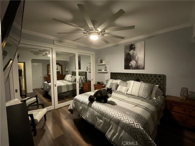 bedroom featuring a closet, hardwood / wood-style flooring, ceiling fan, and ornamental molding